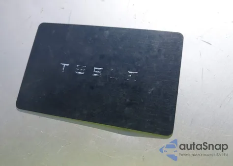 2024 Tesla Model Y Long Range Dual Motor All-Wheel Drive z USA, uszkodzony, nr VIN 7SAYGDEE2RA232074